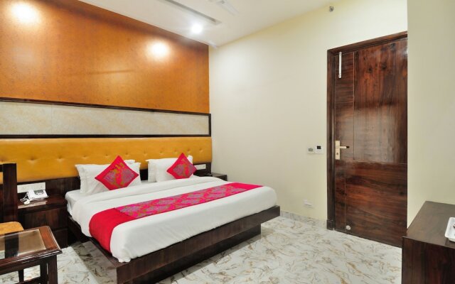 Vaccinated Staff- Capital O 43116 Hotel Grand