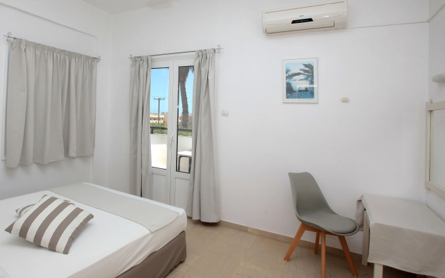 Iraklis Studios & Apartments