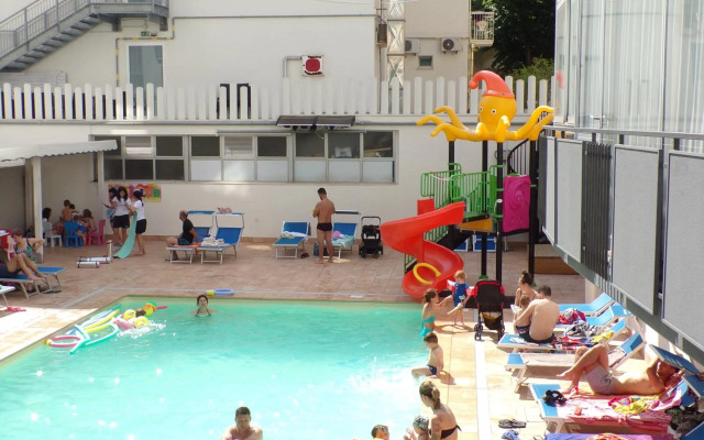 Hotel 2000