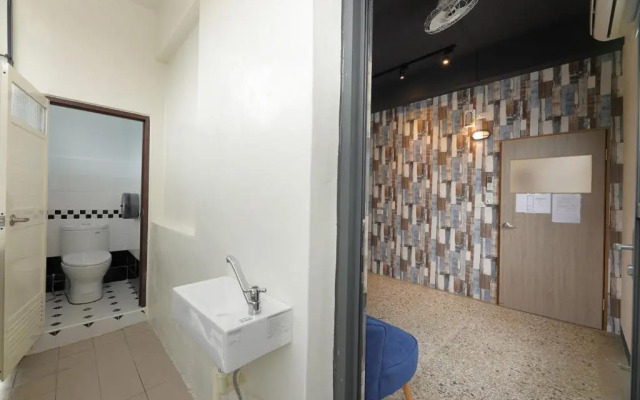 Topbunk Hostel