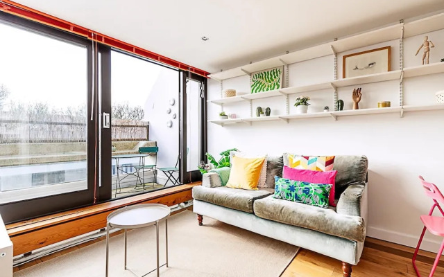 Bright Flat For 2 in Dartmouth Park