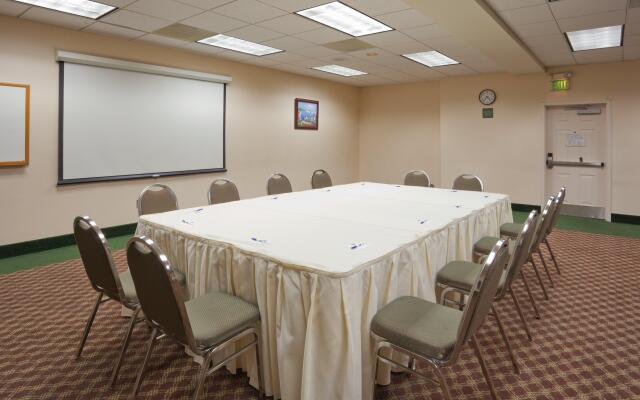 Holiday Inn Express Hotel & Suites Tracy by IHG