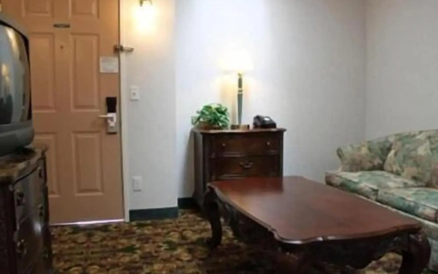 Crown Choice Inn & Suites Lakeview & Waterpark
