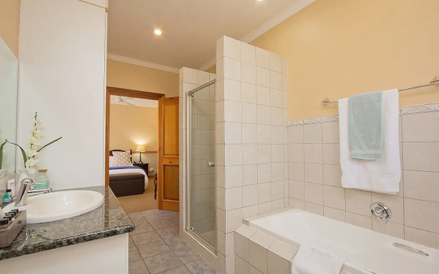 Centurion Golf Suites Boca Walk