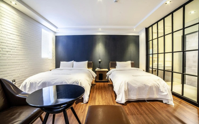 Hotel Stay 53