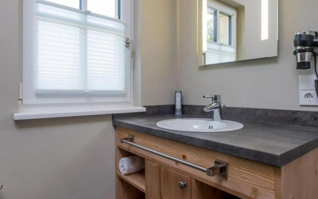 Cottages, Turf House