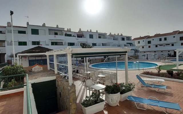 Alondras Park - Sleeps 2 - Parking - Pool