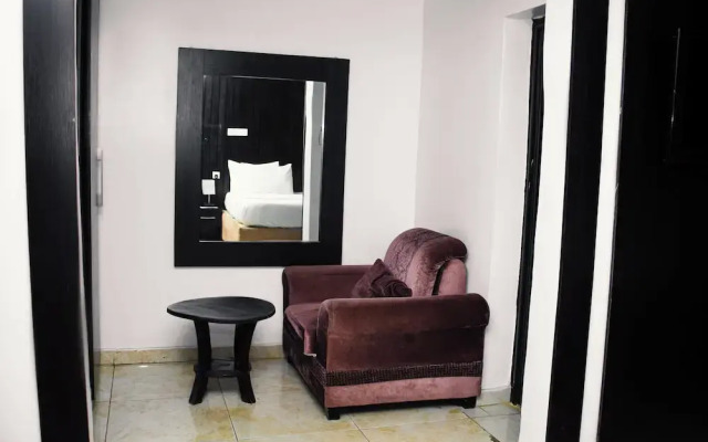 Royal Crest hotel and suite