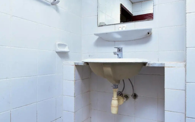 Lapaz Hotel by OYO Rooms