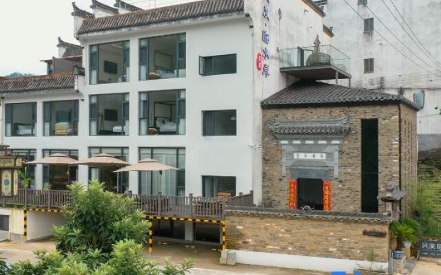 Wuyuan style waterfront homestay