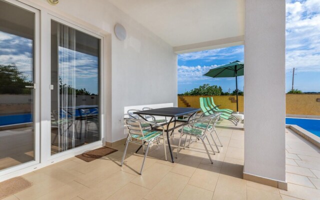 Beautiful Home in Valbandon With Wifi and 4 Bedrooms