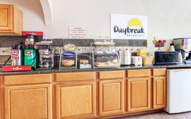 Days Inn by Wyndham McDonough