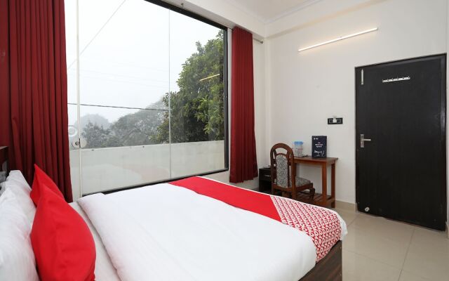OYO 10535 Hotel Alpine