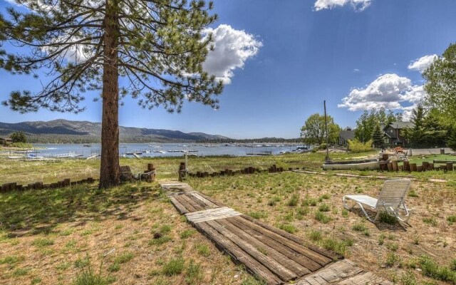 012 - Lakefront Chalet