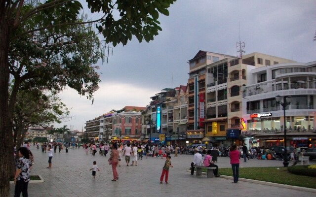 Riverside Backpackers