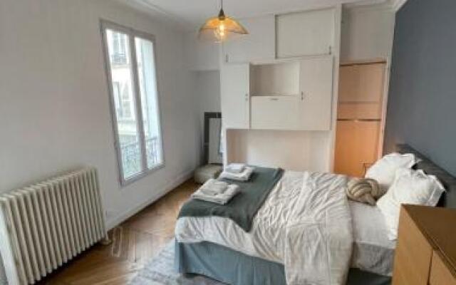 Canal St Martin Studio (333)