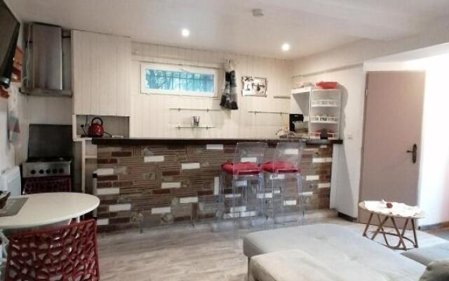 Charmant appartement indépendant, 5 mn de Rouen, avec terrasse.