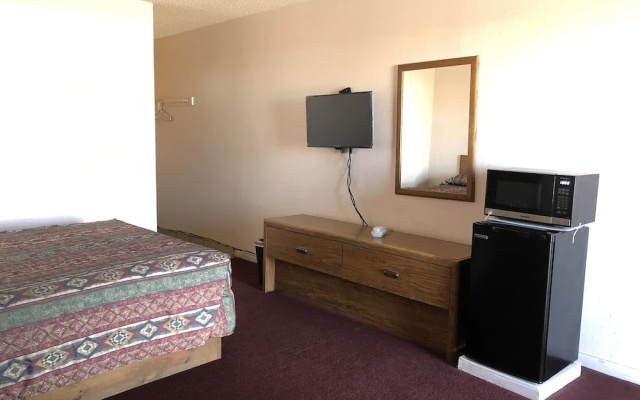 Deluxe Inn Motel