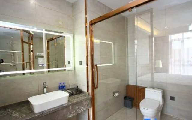 Baicheng Honghe Hotel