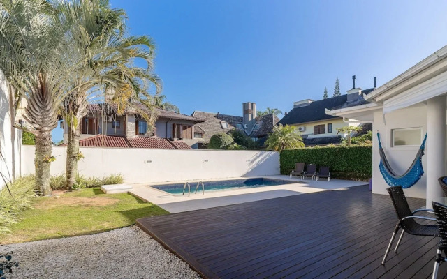 4B House w Pool in Jurere Internacional Mer0671