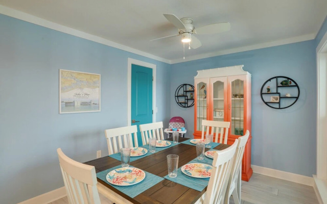 Poolside Madeira Beach Abode w/ Balcony!