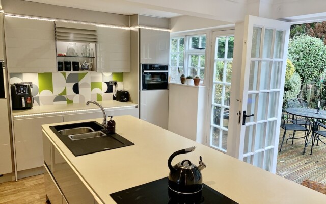 Stylish Central House Next To Warwick Castle
