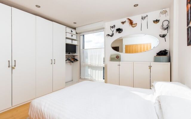 1 Bed Top Floor Flat near Shoreditch