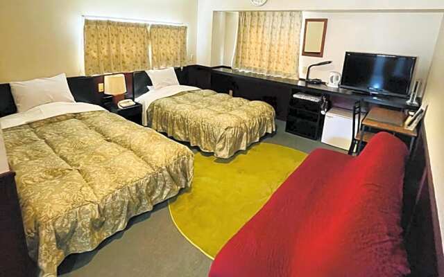 Shinmaebashi Station Hotel