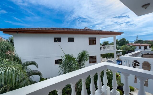 Great 3rd Floor Condo in Seaside Community