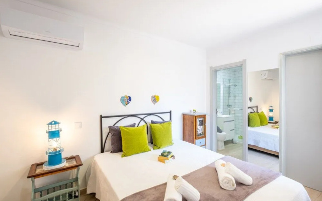 Townhouse Aqua