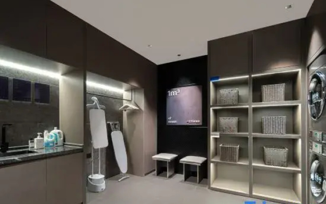 Wuhu Fantawild Government Center Light Residence Hotel