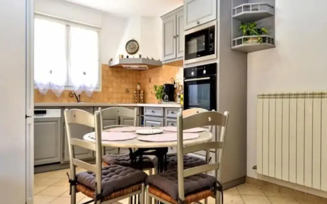 Cozy Villa in Saint-laurent-la-vernede