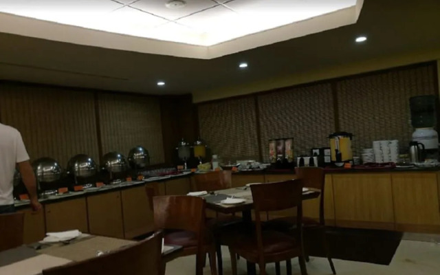 Embassy Inn Hotel Karachi