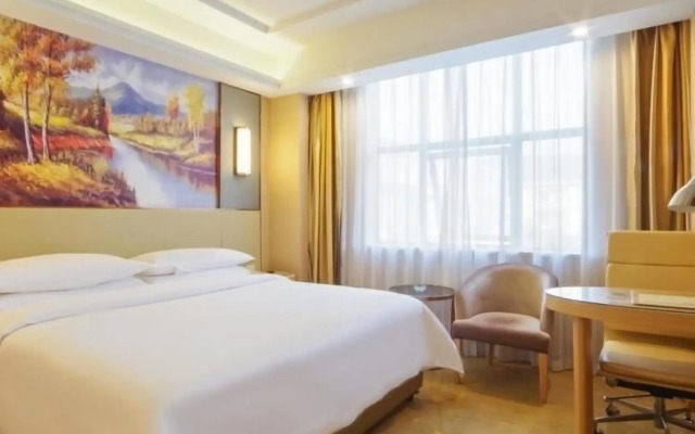 Vienna Hotel (Yiyang Heshan Xiufeng Park)