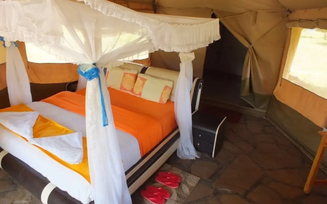 Explore Nature Mara Lodge