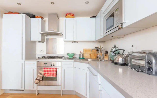 Spacious 2 Bedroom Apartment in Converted Warehouse in Brixton
