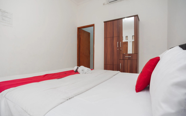 RedDoorz Syariah Plus near Jatiwarna Toll Gate