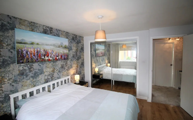 3 Bed Detached - Quiet Cul De Sac -private Parking