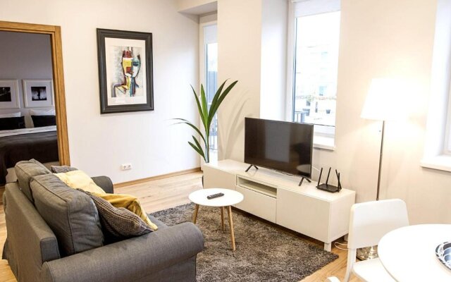 Modern 1BD Apartment in Old Town by Hostlovers
