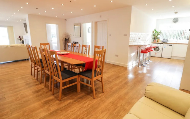 Top Of The Lane Luxury Holiday Apartment