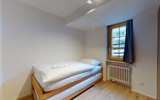 Splendid attic apartment with a south oriented balcony, Marietta #4 – Guest Rooms – Leukerbad