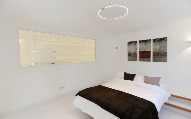 the white design apartment