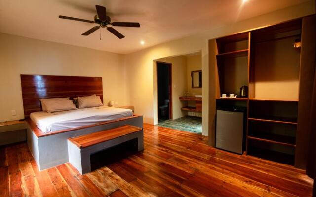 Nakabalo Guesthouse & Restaurant