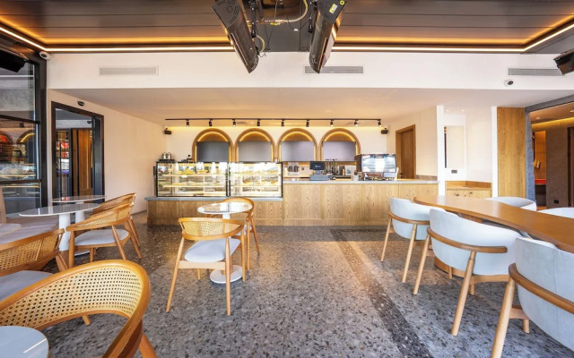 Premier Lounge Hotel