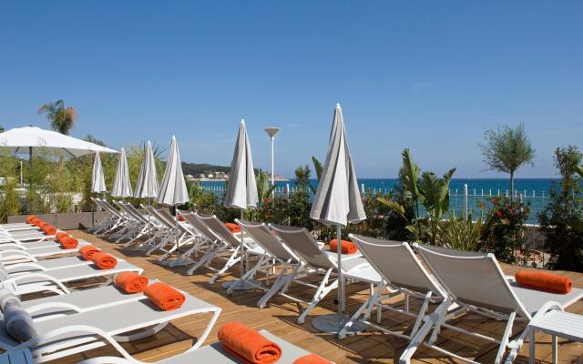 Grand Hotel Des Sablettes Plage, Curio Collection By Hilton