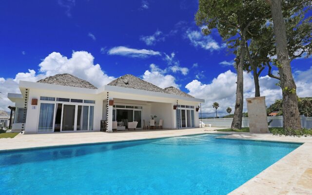 Ocean Front Villa Deluxe 4 Bedroom