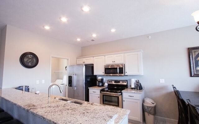 Red Tee 6 Bedroom Condo