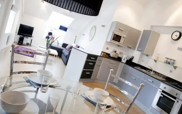 nightspace: Regent House Apartments