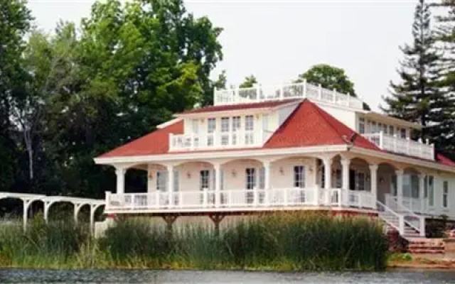 Clear Lake Bed and Breakfast