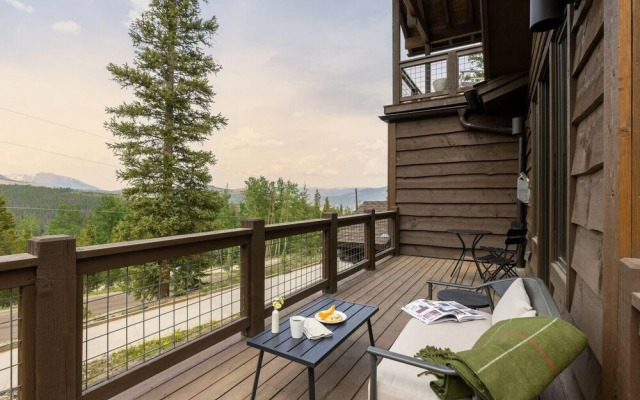 Dillon - Private Mountain Home w Hot Tub w Views & Shuffleboard!